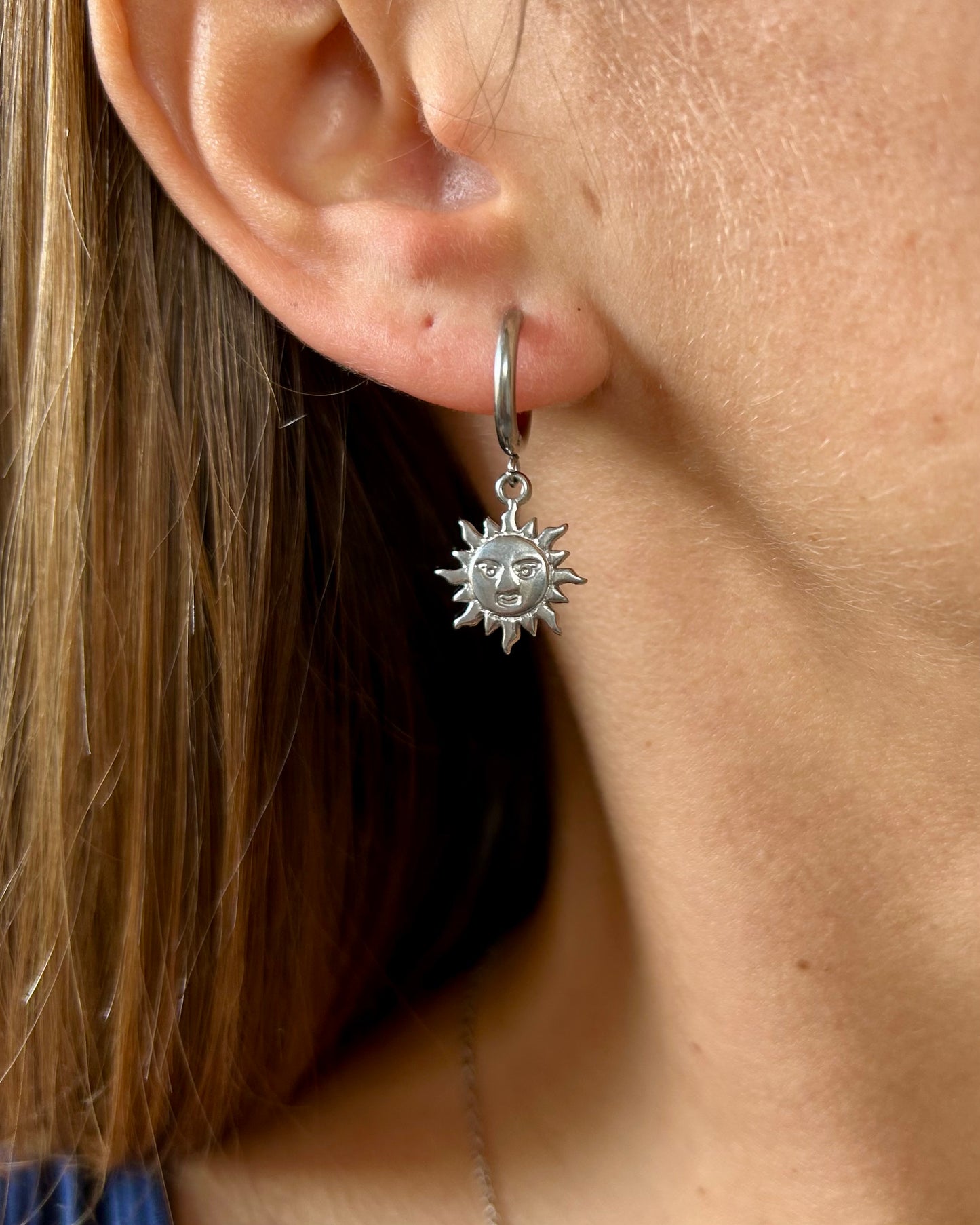 Pendientes de aro de luna y sol (en plata)