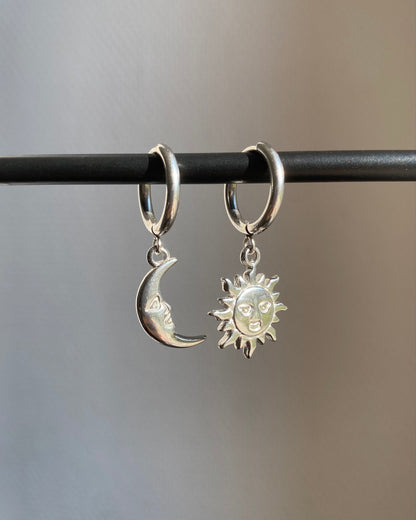 Pendientes de aro de luna y sol (en plata)